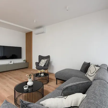 Luxury With Private Pool In Apartment *