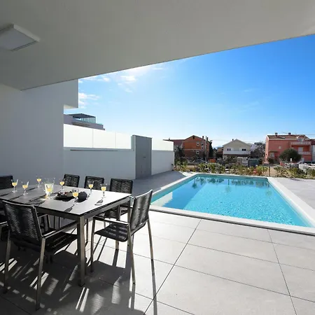 Apartment Luxury With Private Pool In Zadar