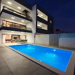 Luxury With Private Pool In *