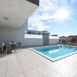 Luxury With Private Pool In * 扎达尔