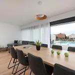 Διαμέρισμα Luxury With Private Pool In
