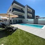 Luxury With Private Pool In