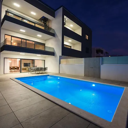 Luxury With Private Pool In *