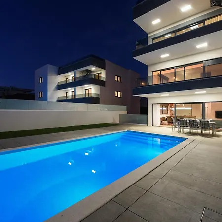 Apartment Luxury With Private Pool In *