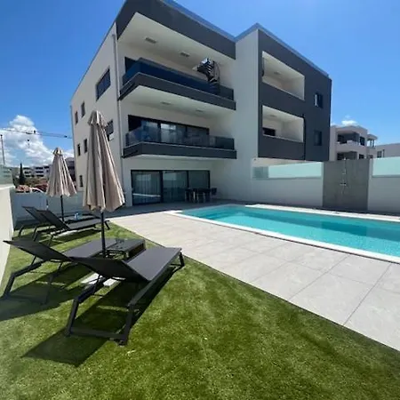 Luxury With Private Pool In Apartment