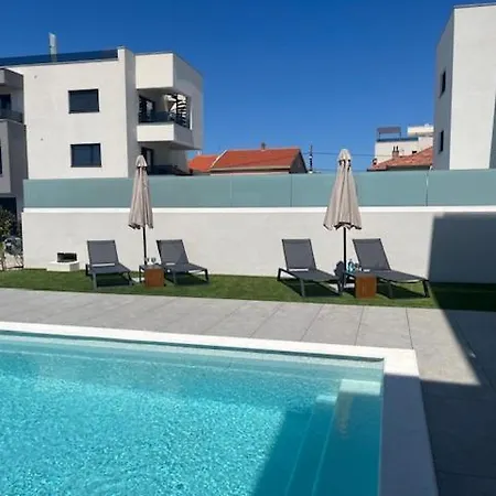 Luxury With Private Pool In Apartamento Zadar