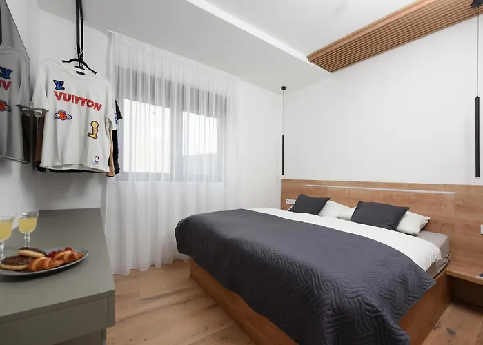 Luxury With Private Pool In