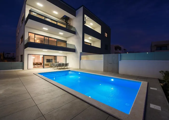 Luxury With Private Pool In *