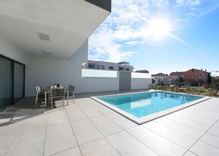 Luxury With Private Pool In * זאדאר