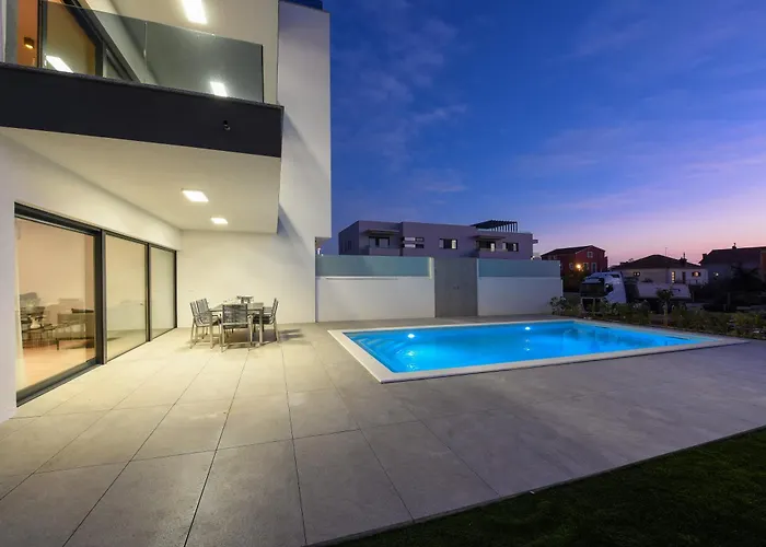 Luxury With Private Pool In * זאדאר