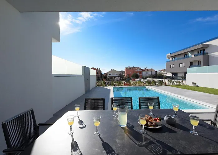 Luxury With Private Pool In