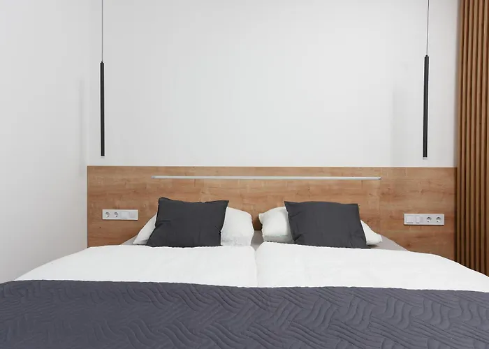 Luxury With Private Pool In זאדאר