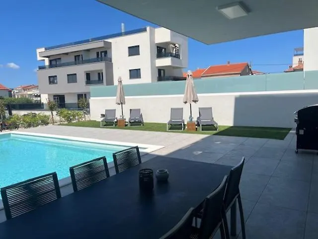 Luxury With Private Pool In זאדאר
